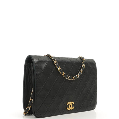 Chanel Classic Vollklapptasche Schwarz Gequiltetes Lammleder 24K Goldbeschichtetes Hardware