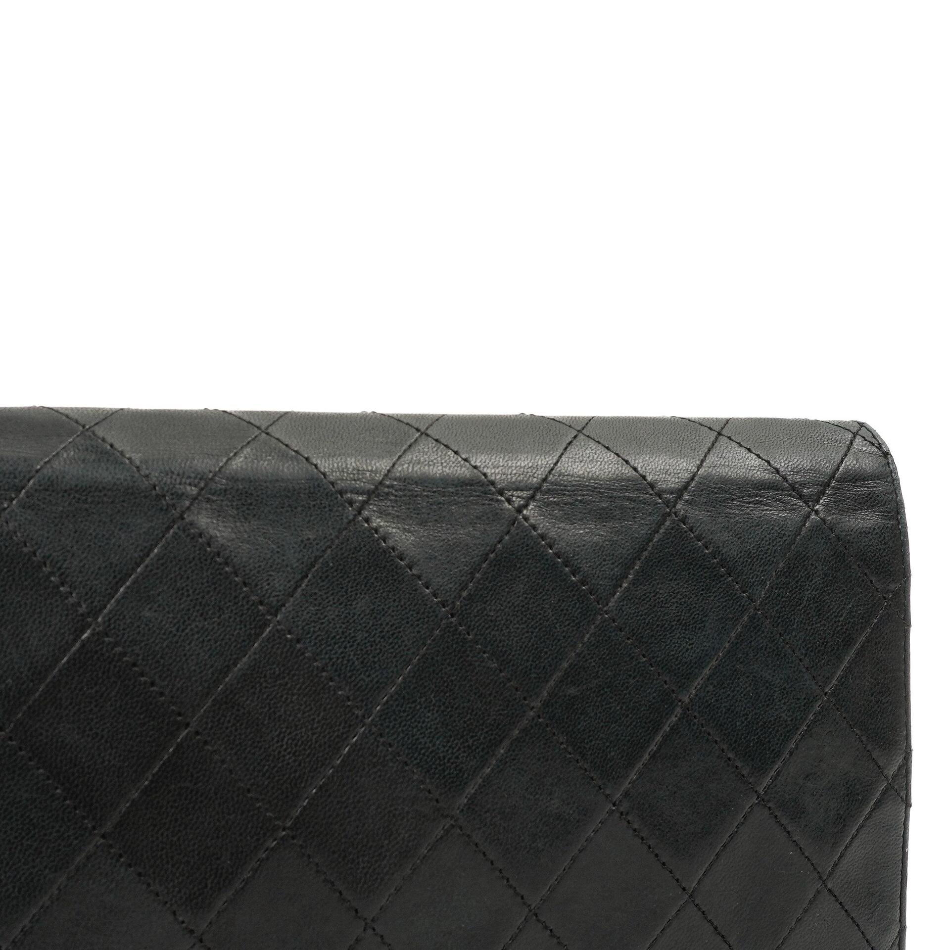Chanel Classic Vollklapptasche Schwarz Gequiltetes Lammleder 24K Goldbeschichtetes Hardware