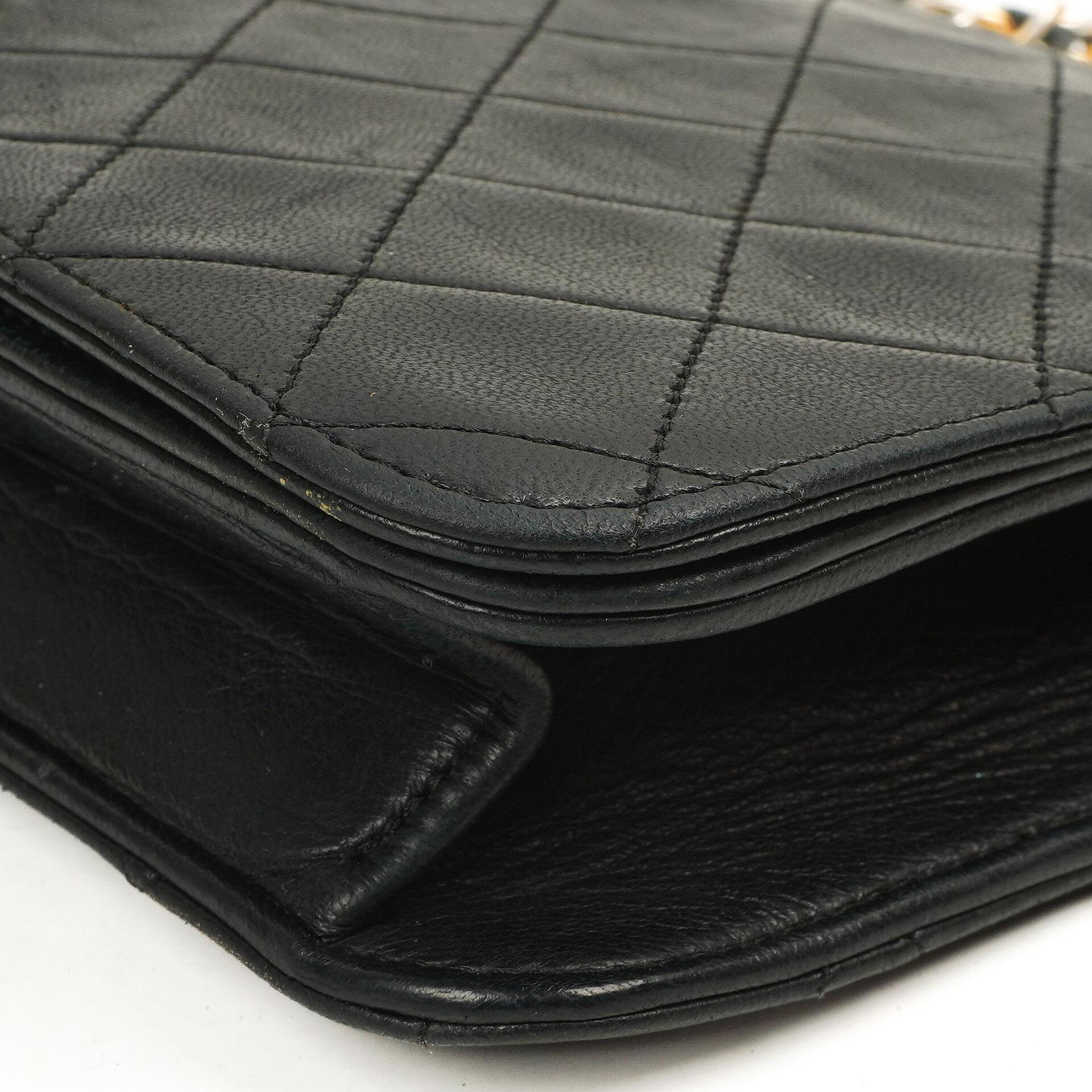 Chanel Classic Vollklapptasche Schwarz Gequiltetes Lammleder 24K Goldbeschichtetes Hardware