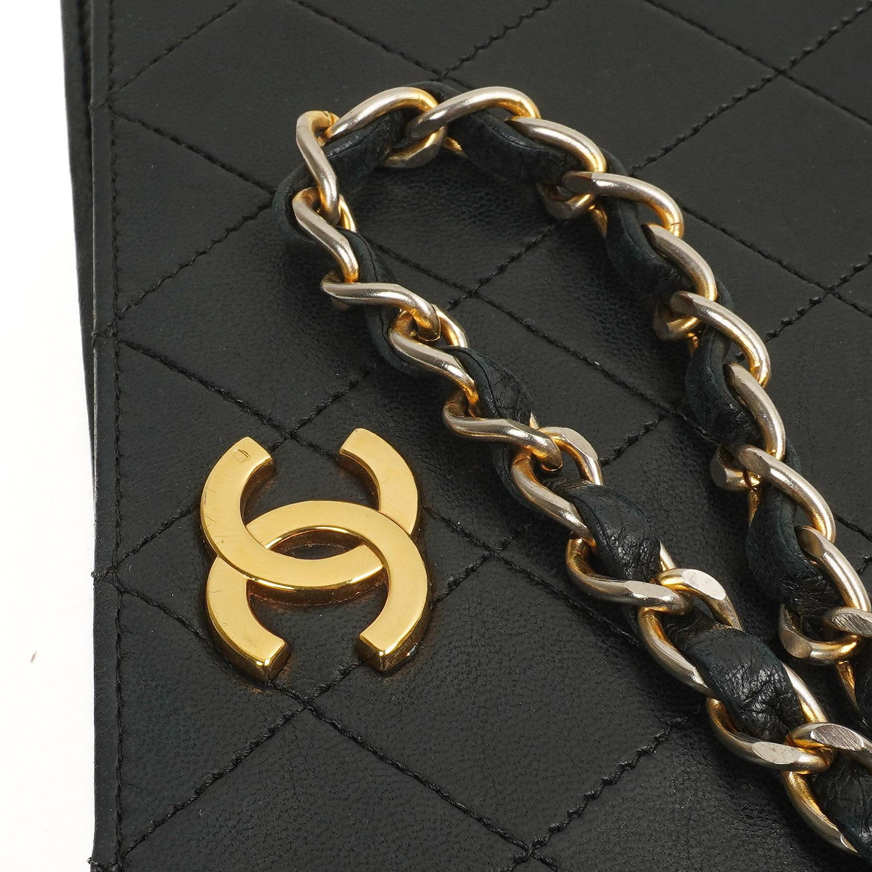 Chanel Classic Vollklapptasche Schwarz Gequiltetes Lammleder 24K Goldbeschichtetes Hardware