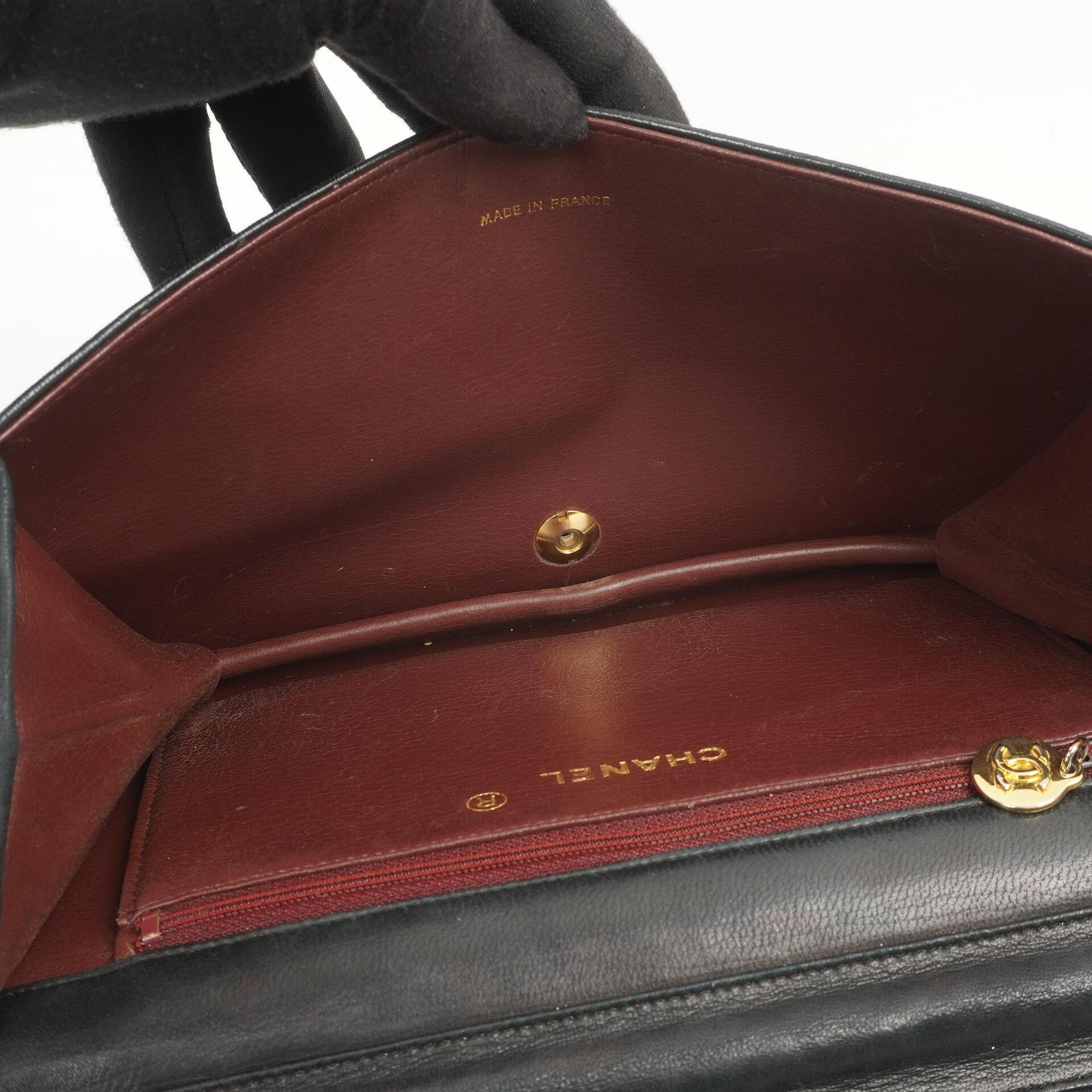 Chanel Classic Vollklapptasche Schwarz Gequiltetes Lammleder 24K Goldbeschichtetes Hardware