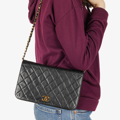 Chanel Classic Full Flap Tasche aus schwarzem gestepptem Lammleder mit 24K vergoldeter Hardware