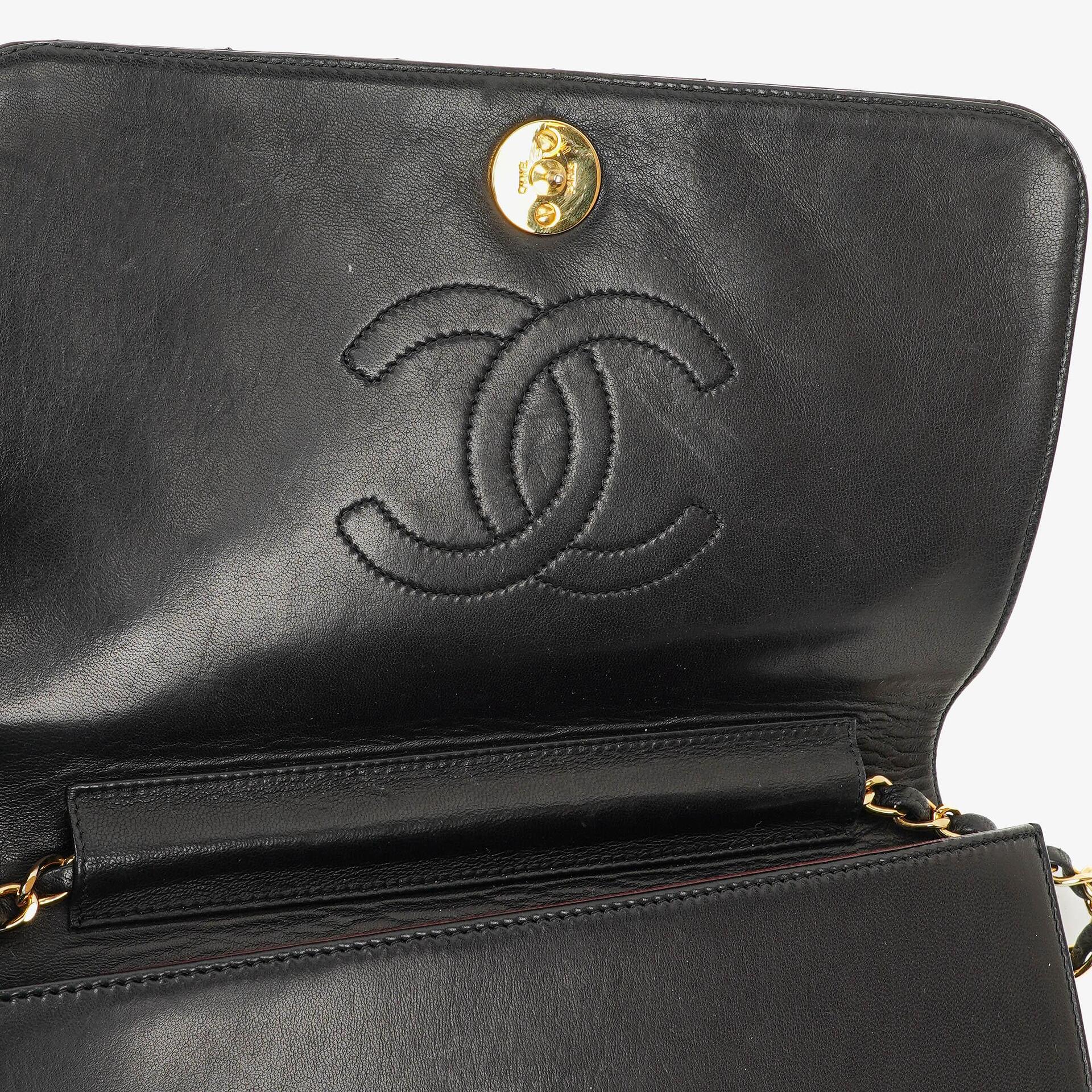 Chanel Classic Full Flap Tasche aus schwarzem gestepptem Lammleder mit 24K vergoldeter Hardware