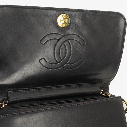 Chanel Classic Full Flap Tasche aus schwarzem gestepptem Lammleder mit 24K vergoldeter Hardware