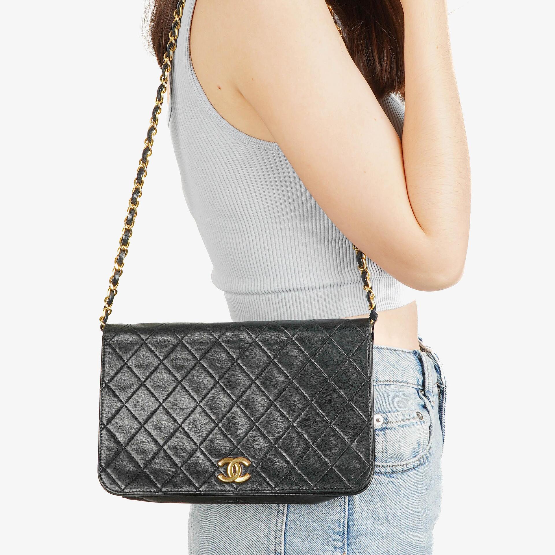 Chanel Classic Full Flap Tasche aus schwarzem gestepptem Lammleder mit 24K vergoldeter Hardware