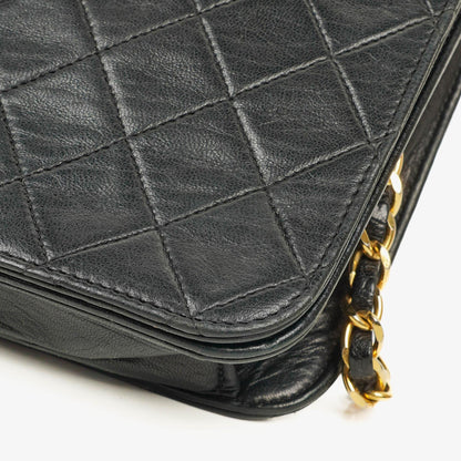 Chanel Classic Full Flap Tasche aus schwarzem gestepptem Lammleder mit 24K vergoldeter Hardware