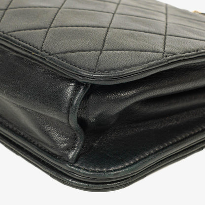 Chanel Classic Full Flap Tasche aus schwarzem gestepptem Lammleder mit 24K vergoldeter Hardware
