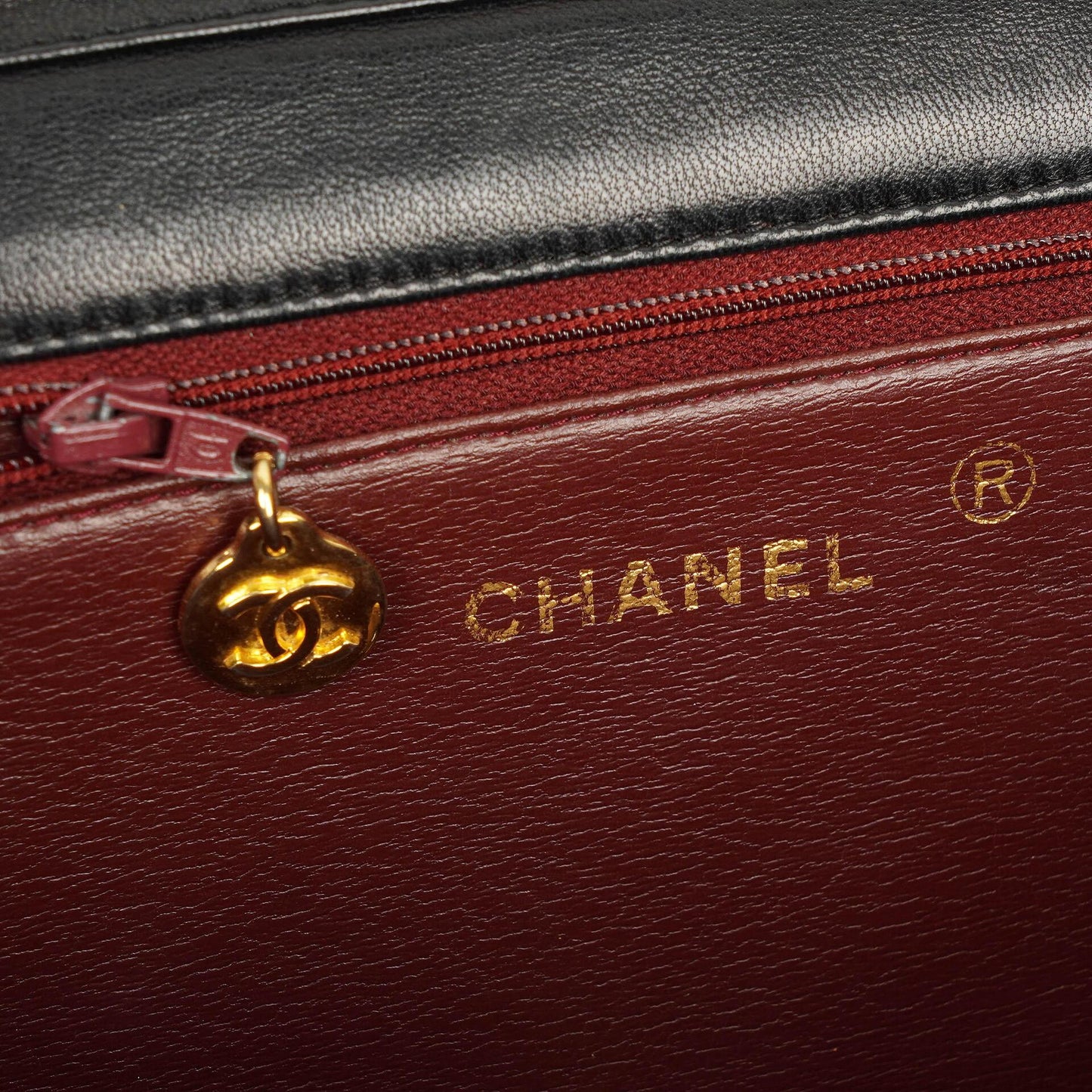 Chanel Classic Full Flap Tasche aus schwarzem gestepptem Lammleder mit 24K vergoldeter Hardware