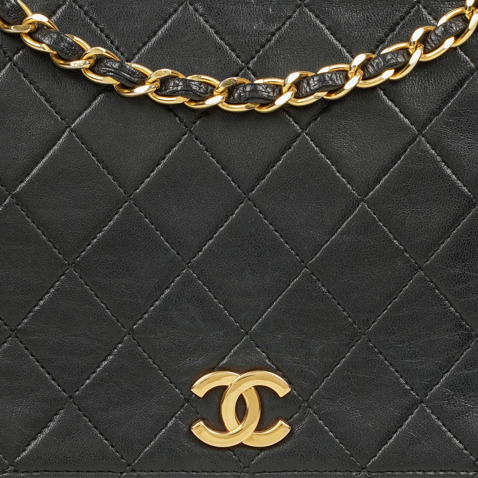 Chanel Classic Full Flap Tasche aus schwarzem gestepptem Lammleder mit 24K vergoldeter Hardware