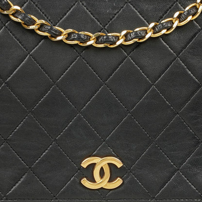 Chanel Classic Full Flap Tasche aus schwarzem gestepptem Lammleder mit 24K vergoldeter Hardware
