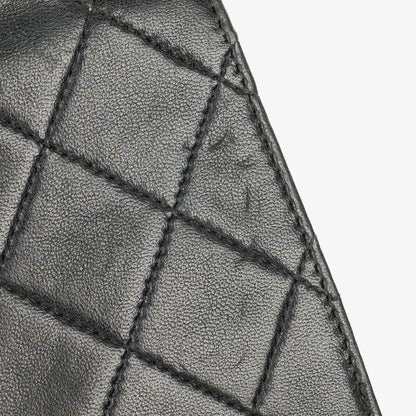 Chanel Classic Full Flap Tasche aus schwarzem gestepptem Lammleder mit 24K vergoldeter Hardware
