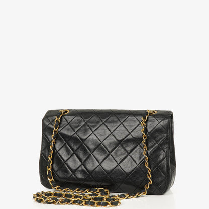 Chanel Classic Full Flap Tasche aus schwarzem gestepptem Lammleder mit 24K vergoldeten Beschlägen
