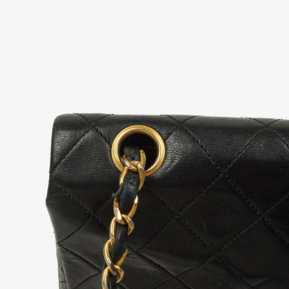 Chanel Classic Full Flap Tasche aus schwarzem gestepptem Lammleder mit 24K vergoldeten Beschlägen