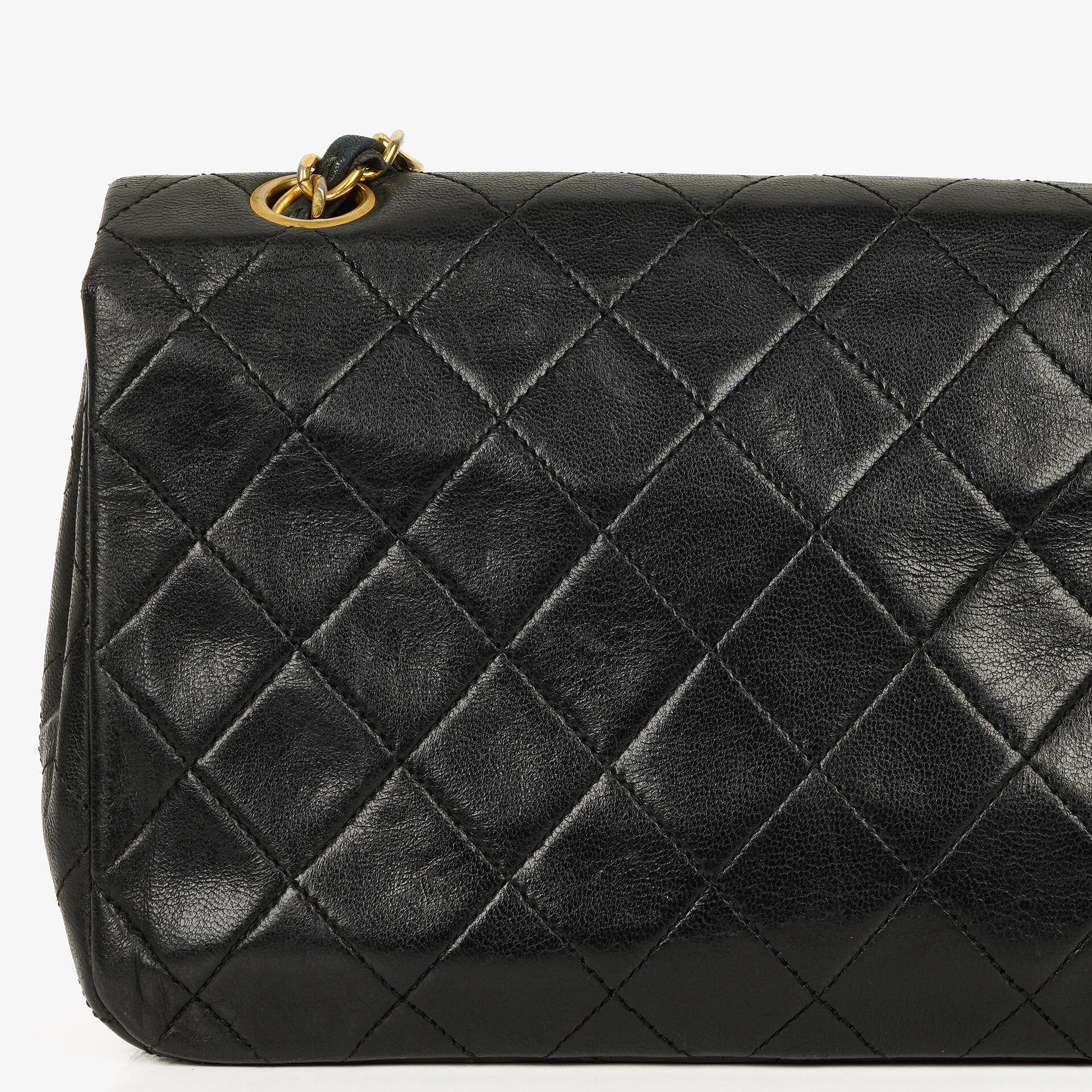 Chanel Classic Full Flap Tasche aus schwarzem gestepptem Lammleder mit 24K vergoldeten Beschlägen