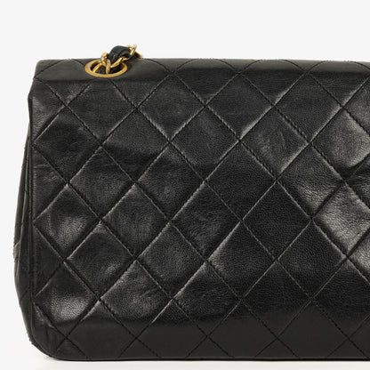 Chanel Classic Full Flap Tasche aus schwarzem gestepptem Lammleder mit 24K vergoldeten Beschlägen
