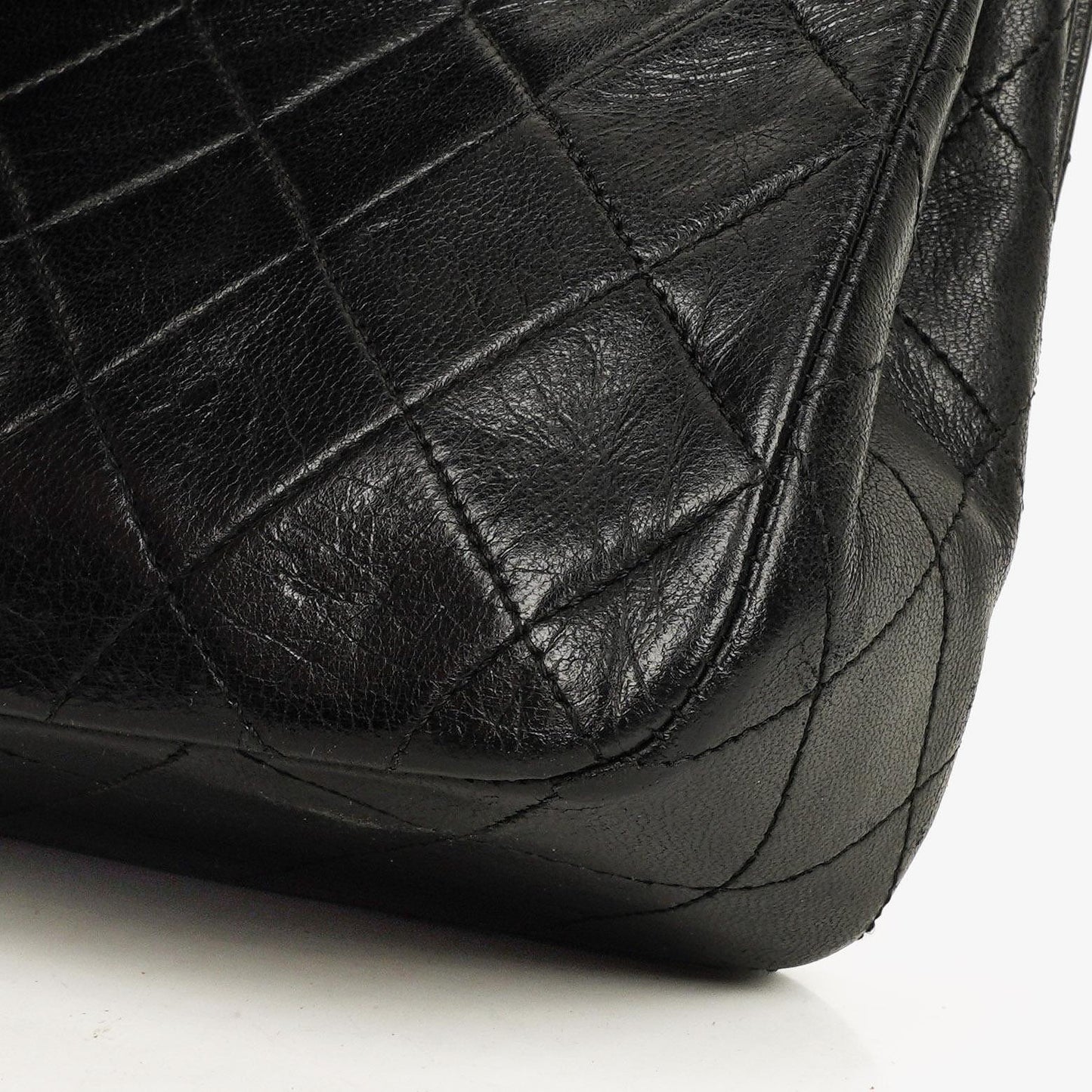 Chanel Classic Full Flap Tasche aus schwarzem gestepptem Lammleder mit 24K vergoldeten Beschlägen