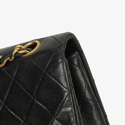 Chanel Classic Full Flap Tasche aus schwarzem gestepptem Lammleder mit 24K vergoldeten Beschlägen