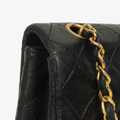 Chanel Classic Full Flap Tasche aus schwarzem gestepptem Lammleder mit 24K vergoldeten Beschlägen