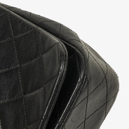 Chanel Classic Full Flap Tasche aus schwarzem gestepptem Lammleder mit 24K vergoldeten Beschlägen