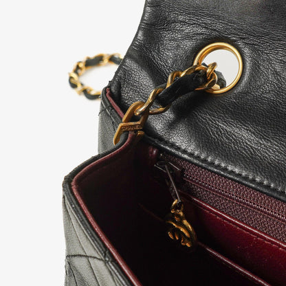 Chanel Classic Full Flap Tasche aus schwarzem gestepptem Lammleder mit 24K vergoldeten Beschlägen