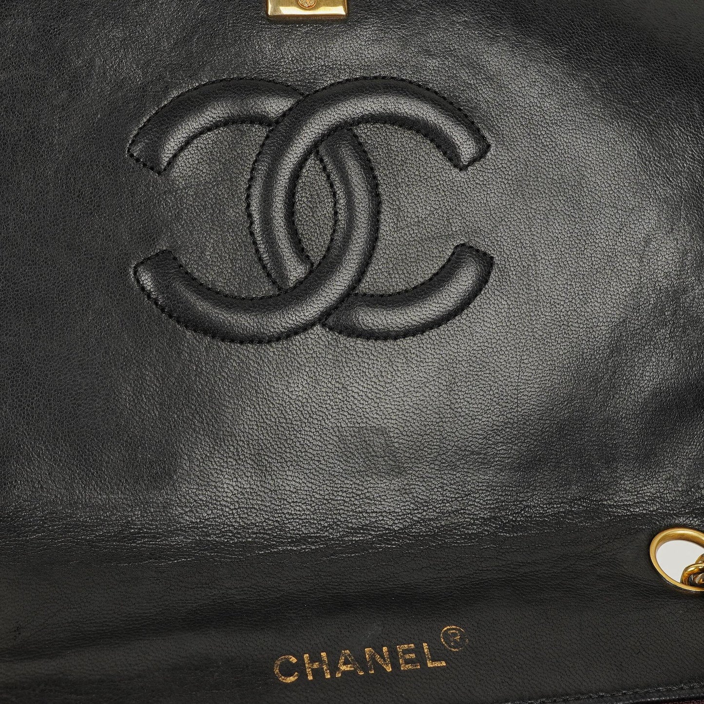 Chanel Classic Full Flap Tasche aus schwarzem gestepptem Lammleder mit 24K vergoldeten Beschlägen