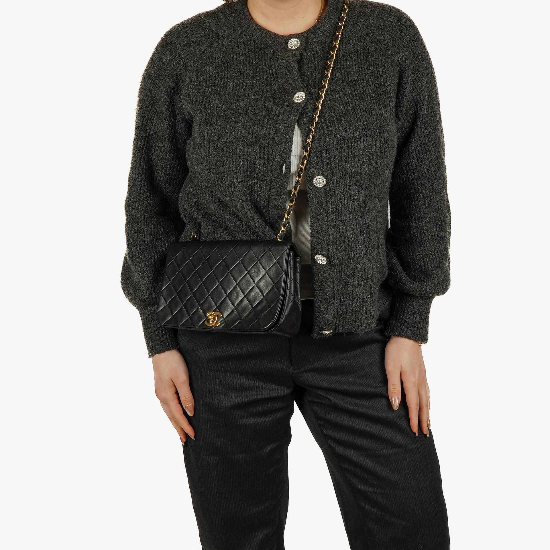 Chanel Classic Full Flap Tasche aus schwarzem gestepptem Lammleder mit 24K vergoldeten Beschlägen