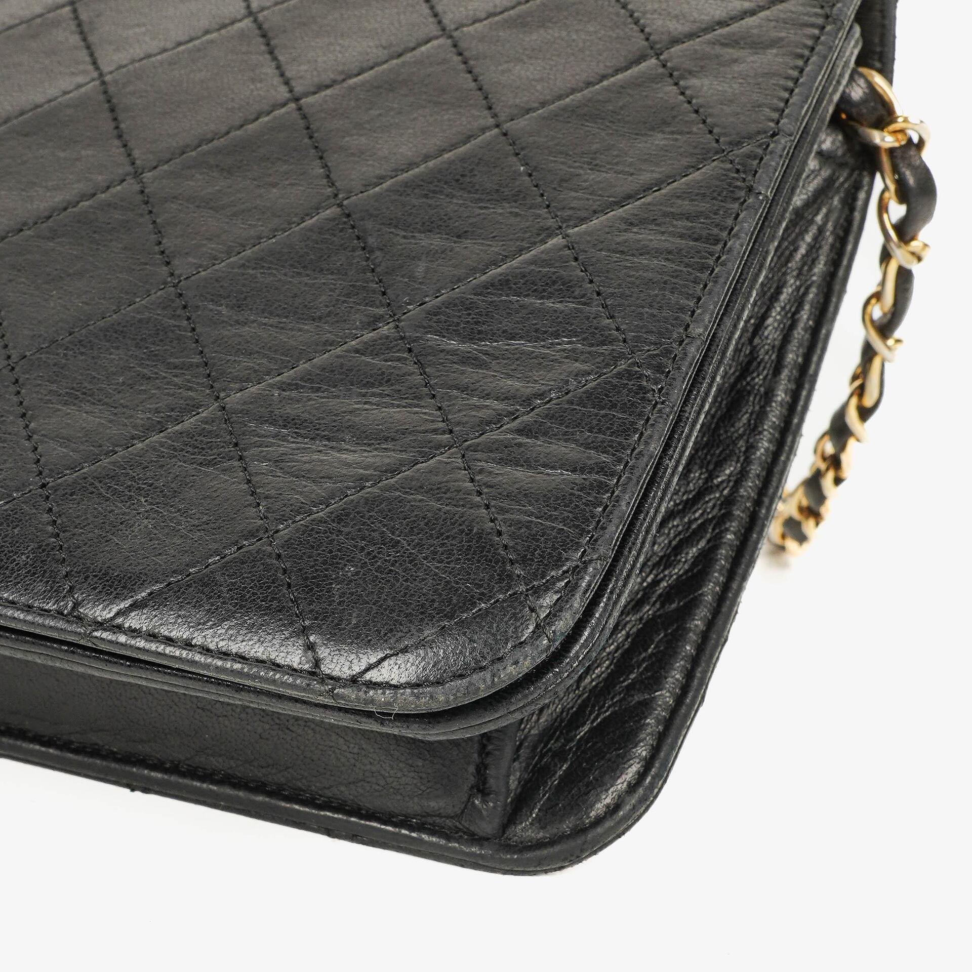 Chanel Classic Full Flap Tasche aus schwarzem gestepptem Lammleder mit 24K vergoldeten Beschlägen