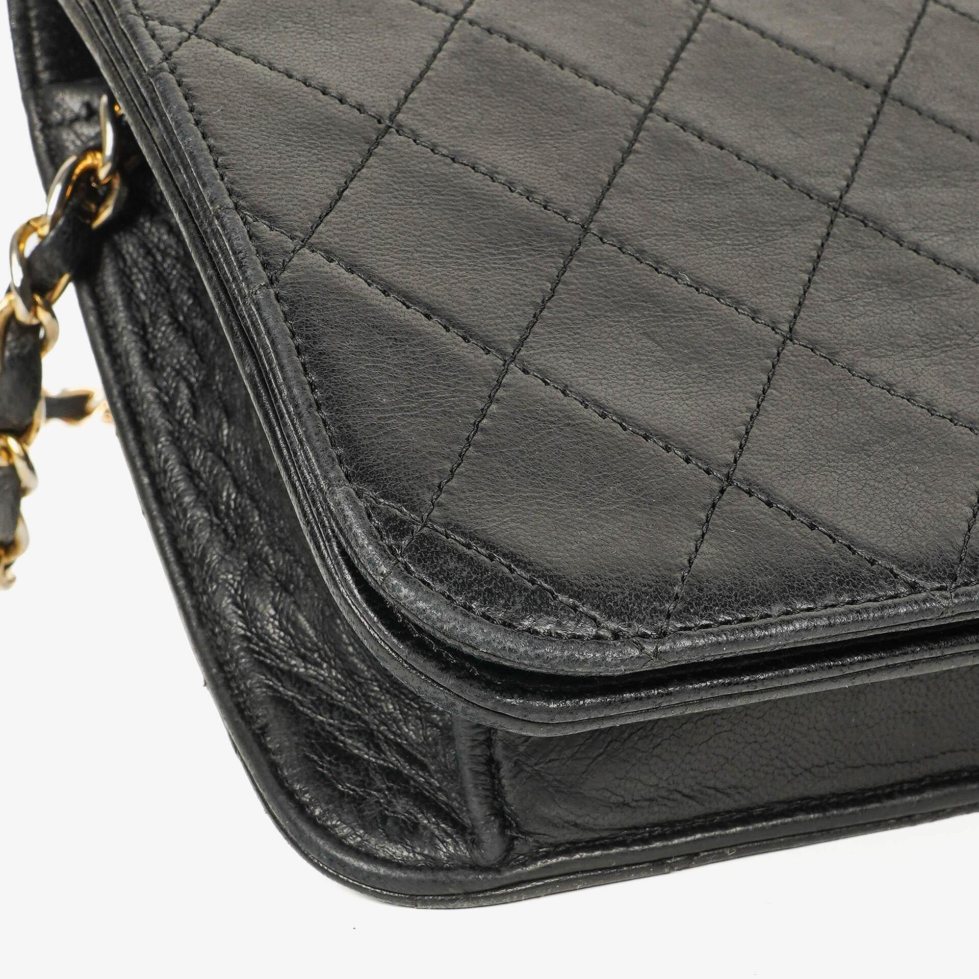 Chanel Classic Full Flap Tasche aus schwarzem gestepptem Lammleder mit 24K vergoldeten Beschlägen