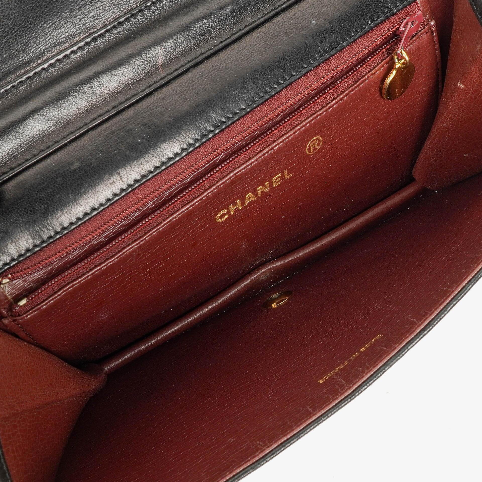 Chanel Classic Full Flap Tasche aus schwarzem gestepptem Lammleder mit 24K vergoldeten Beschlägen