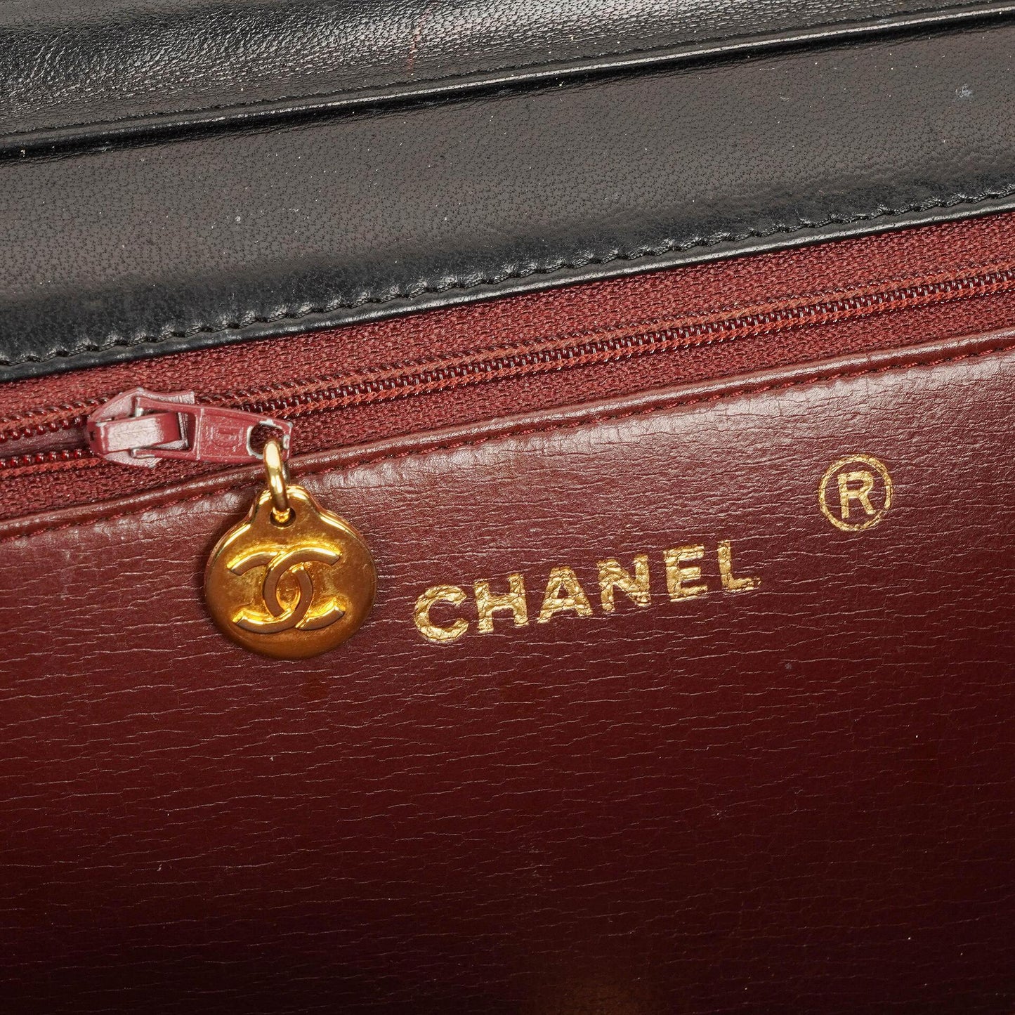Chanel Classic Full Flap Tasche aus schwarzem gestepptem Lammleder mit 24K vergoldeten Beschlägen