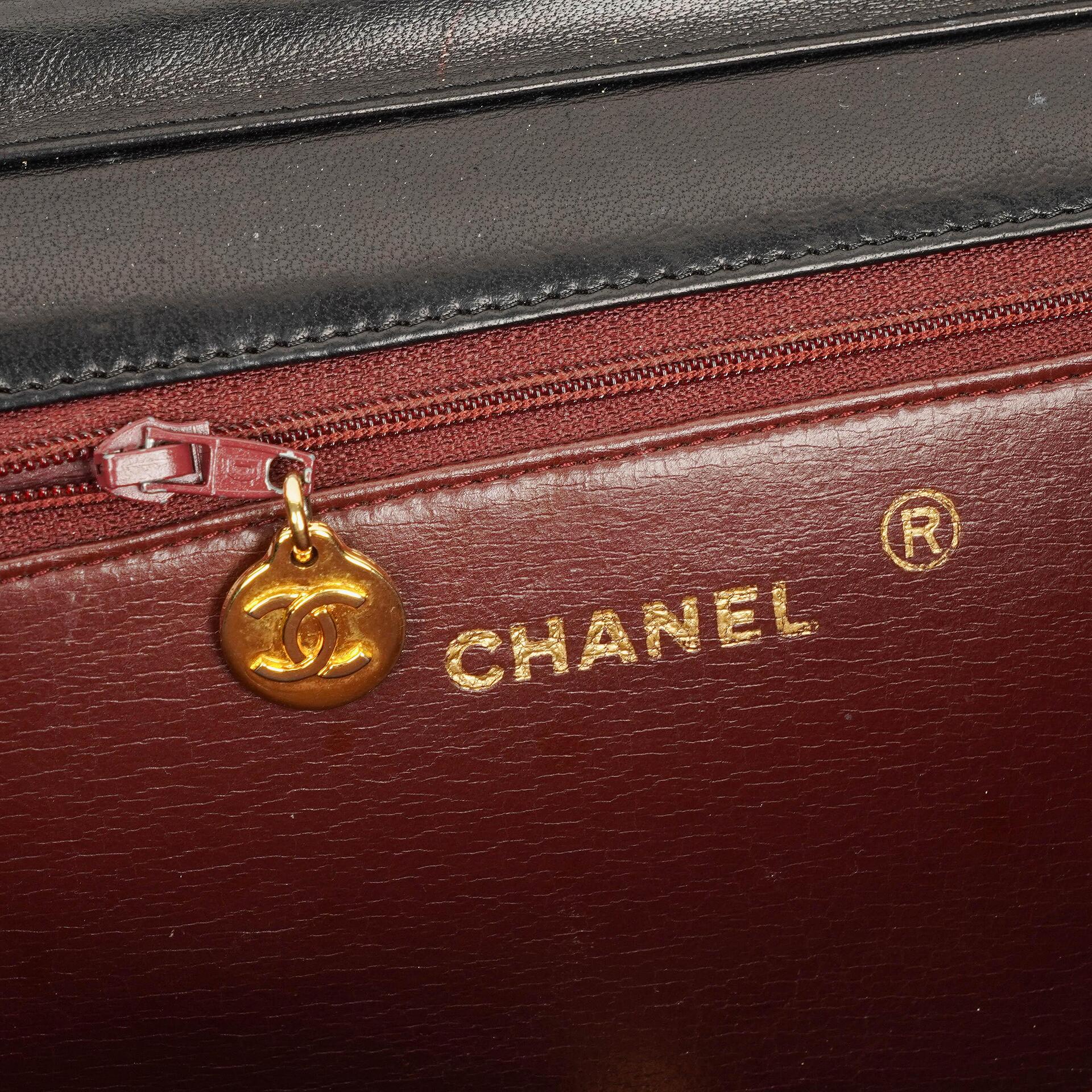 Chanel Classic Full Flap Tasche aus schwarzem gestepptem Lammleder mit 24K vergoldeten Beschlägen