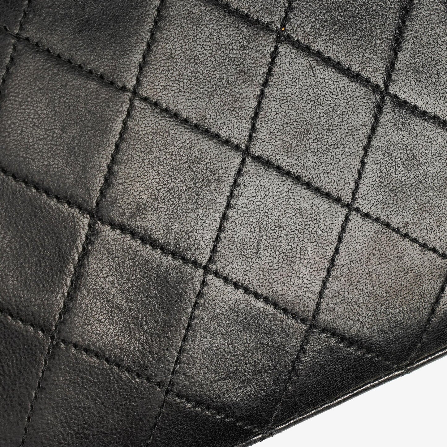Chanel Classic Full Flap Tasche aus schwarzem gestepptem Lammleder mit 24K vergoldeten Beschlägen