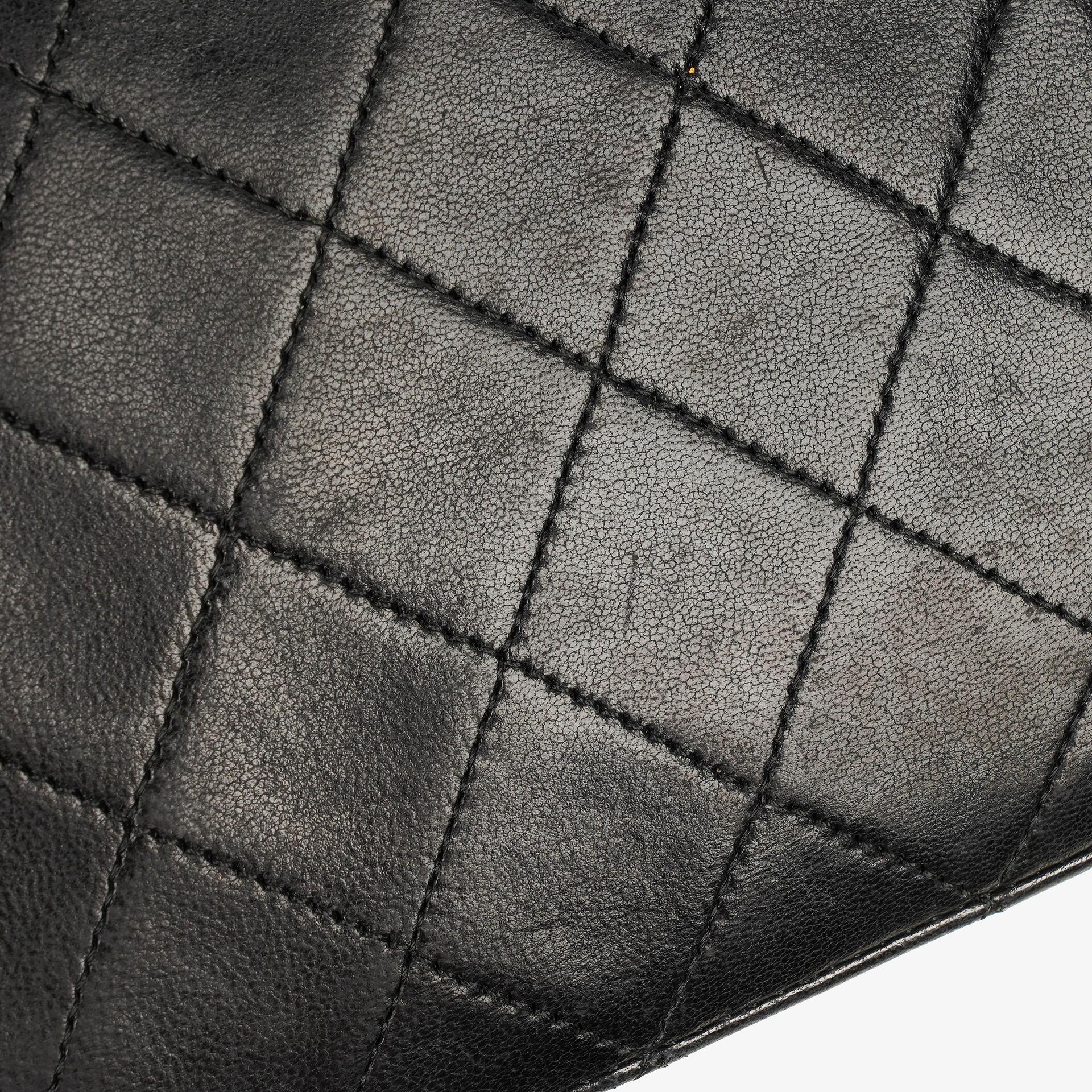 Chanel Classic Full Flap Tasche aus schwarzem gestepptem Lammleder mit 24K vergoldeten Beschlägen
