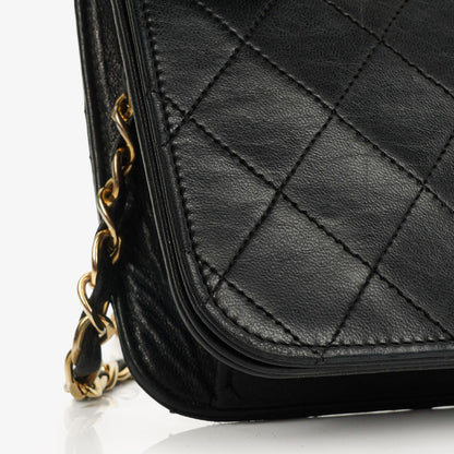 Chanel Classic Full Flap Tasche aus schwarzem gestepptem Lammleder mit 24K vergoldeter Hardware