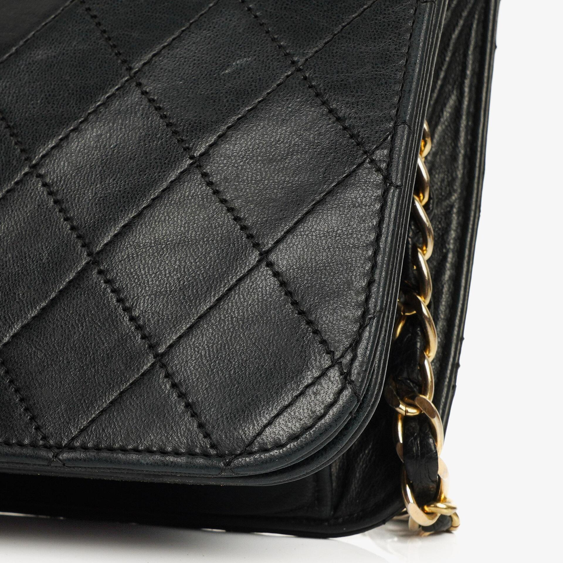 Chanel Classic Full Flap Tasche aus schwarzem gestepptem Lammleder mit 24K vergoldeter Hardware