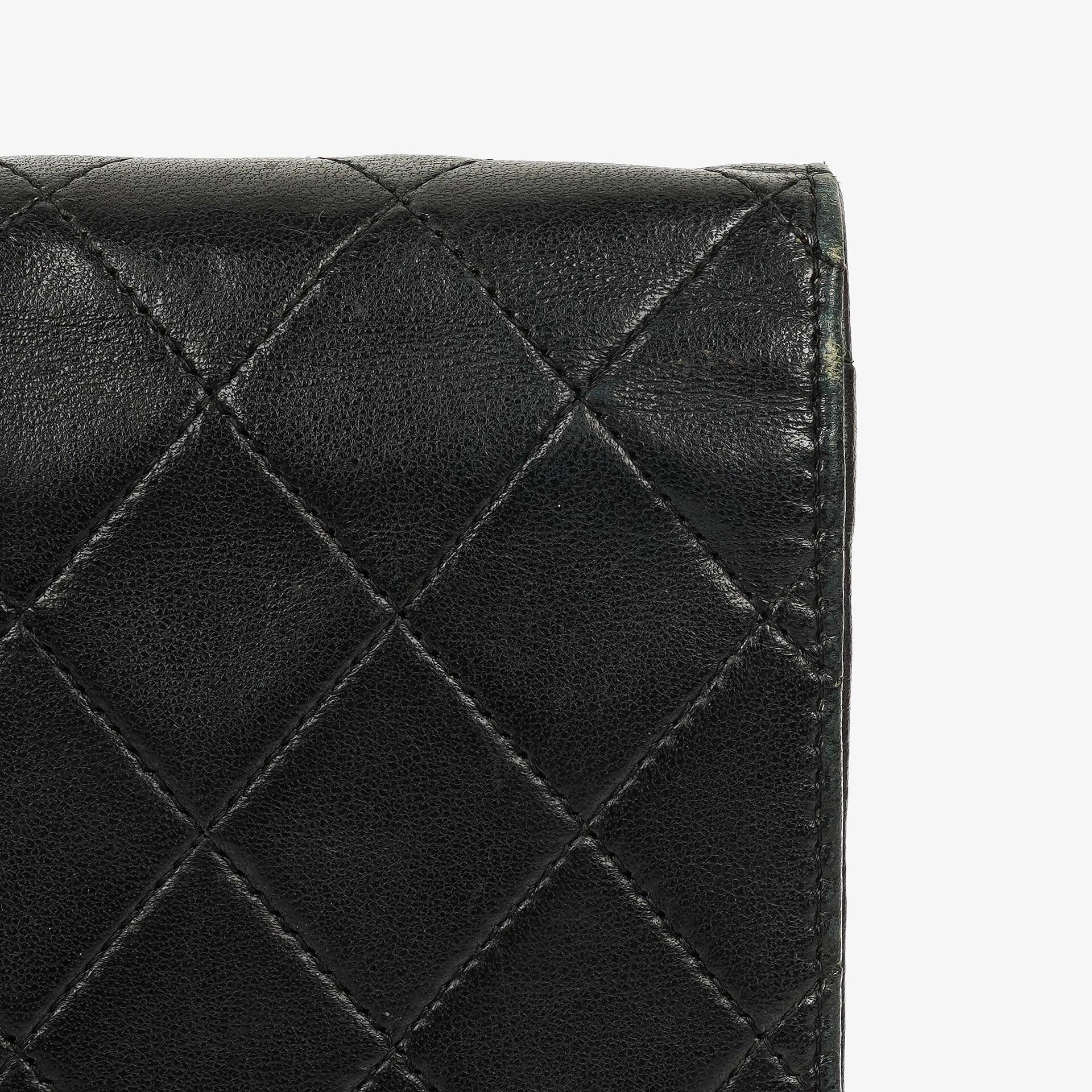 Chanel Classic Full Flap Tasche aus schwarzem gestepptem Lammleder mit 24K vergoldeter Hardware