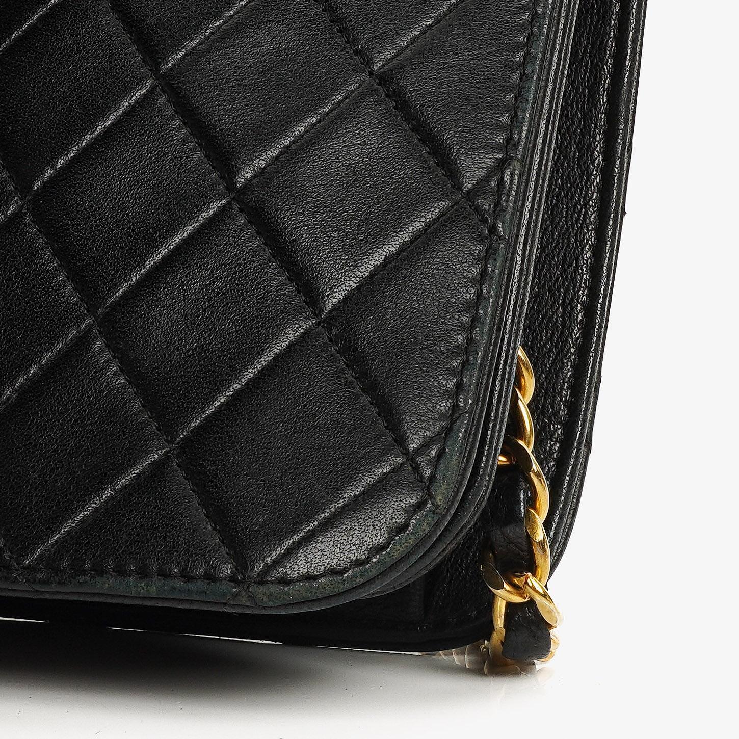 Chanel Classic Full Flap Tasche aus schwarzem gestepptem Lammleder mit 24K vergoldeter Hardware