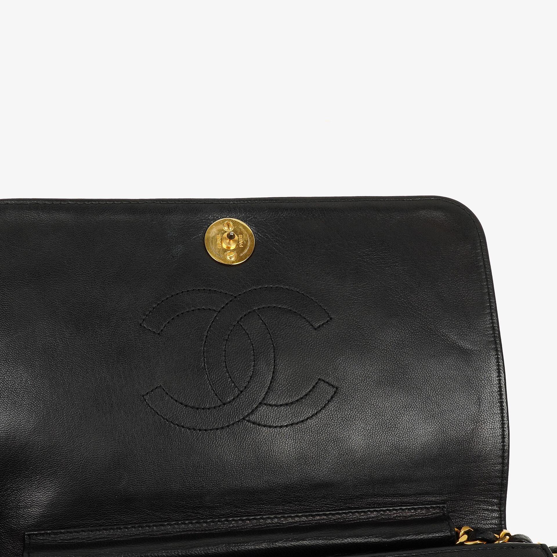 Chanel Classic Full Flap Tasche aus schwarzem gestepptem Lammleder mit 24K vergoldeter Hardware