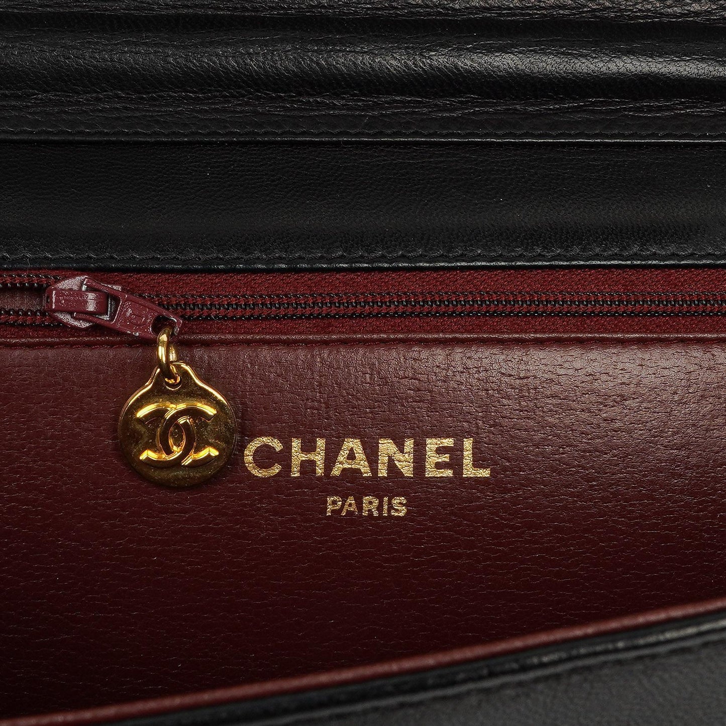 Chanel Classic Full Flap Tasche aus schwarzem gestepptem Lammleder mit 24K vergoldeter Hardware