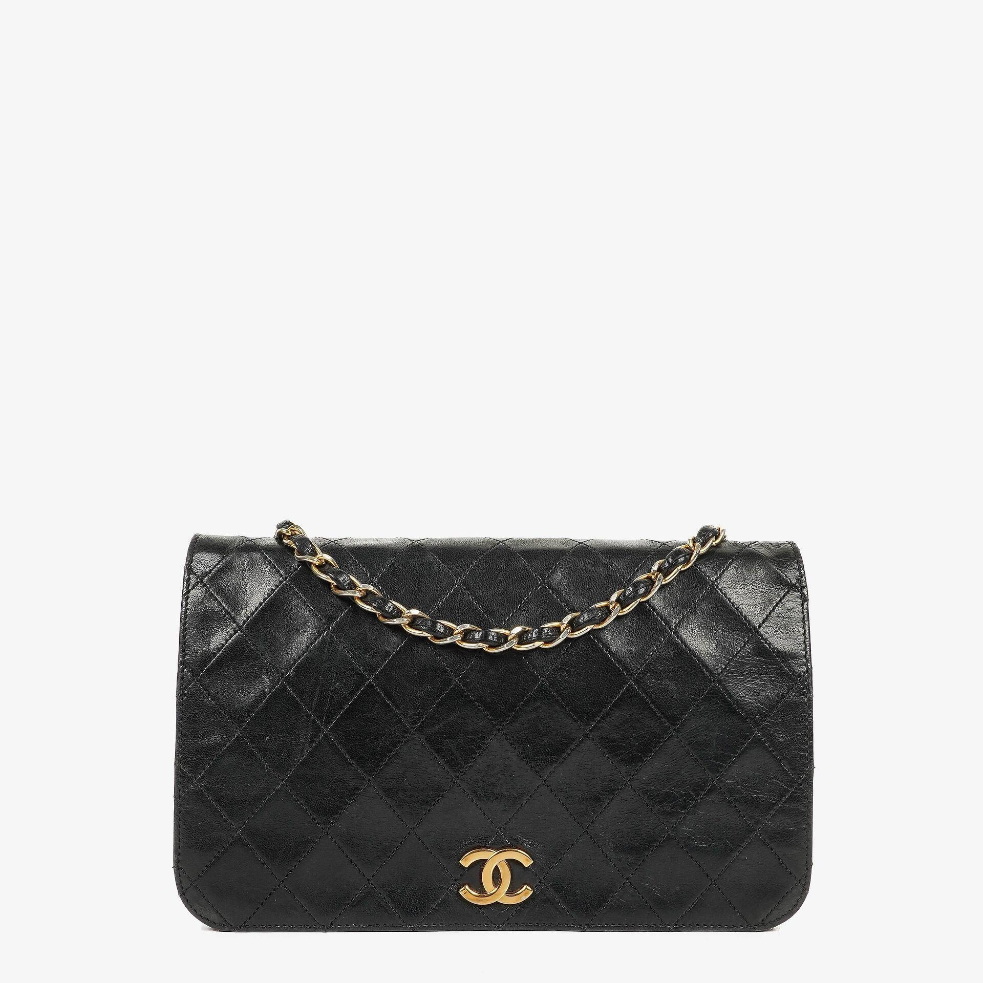 Chanel Classic Vollklappentasche aus schwarzem gestepptem Lammleder mit 24K vergoldeten Beschlägen