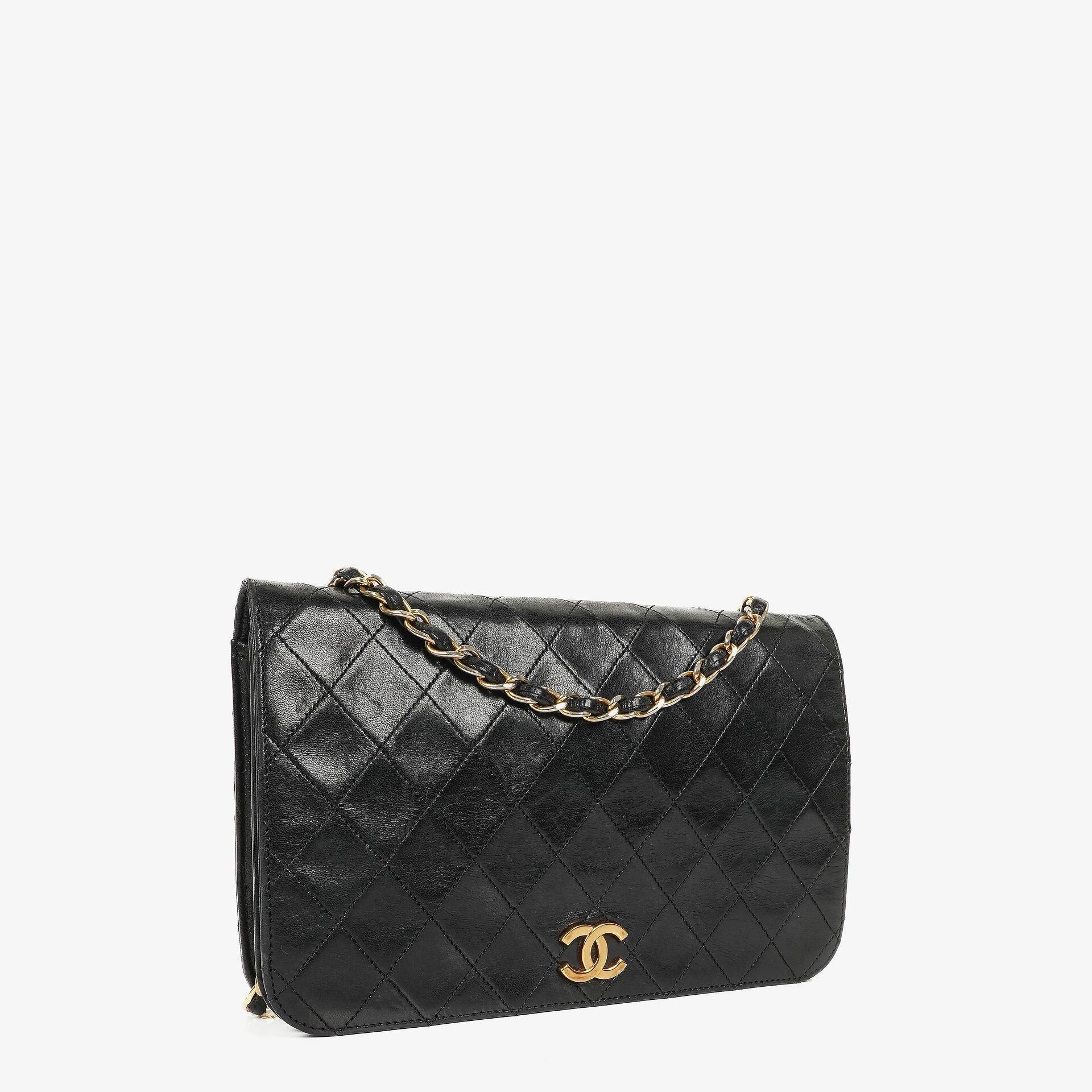 Chanel Classic Vollklappentasche aus schwarzem gestepptem Lammleder mit 24K vergoldeten Beschlägen