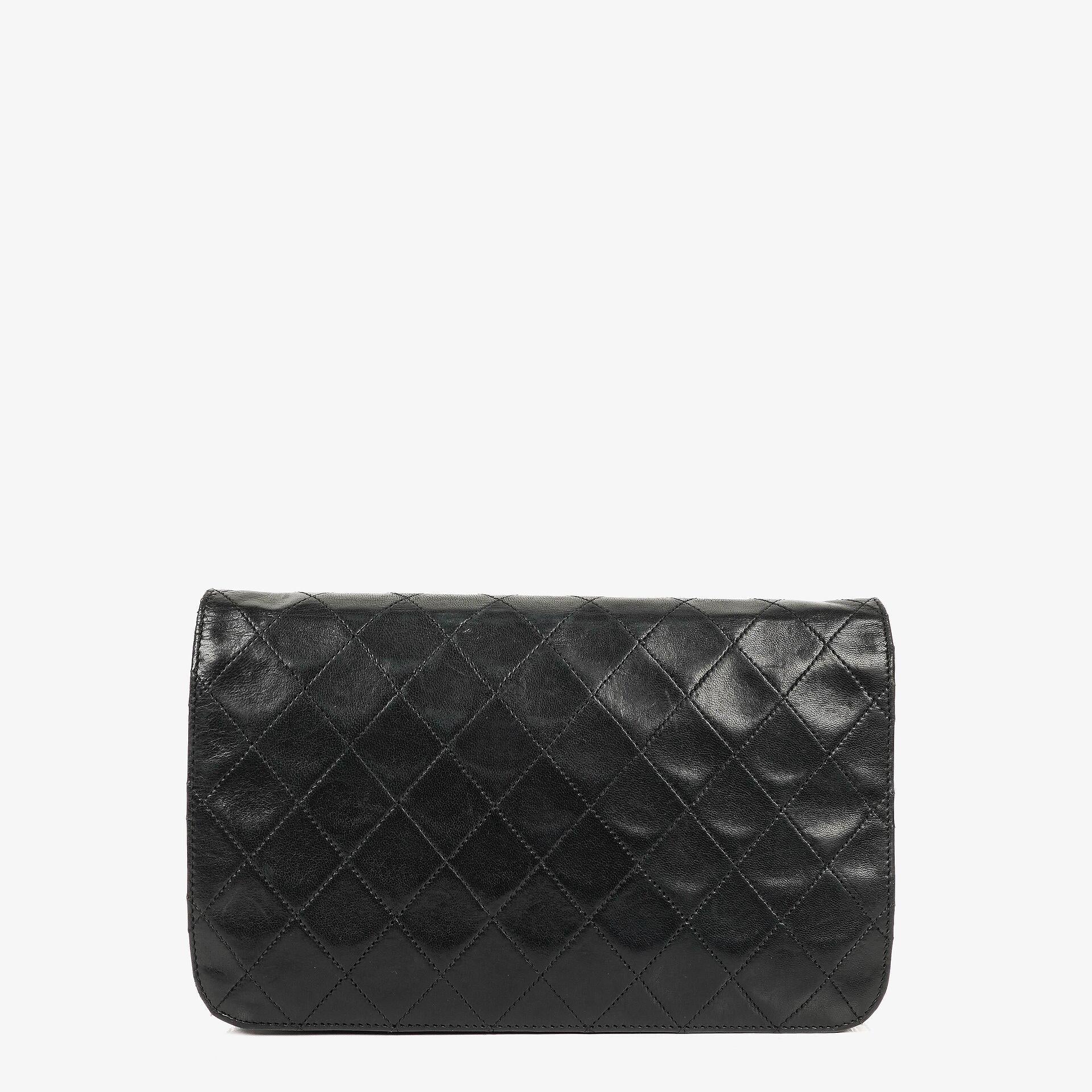 Chanel Classic Vollklappentasche aus schwarzem gestepptem Lammleder mit 24K vergoldeten Beschlägen