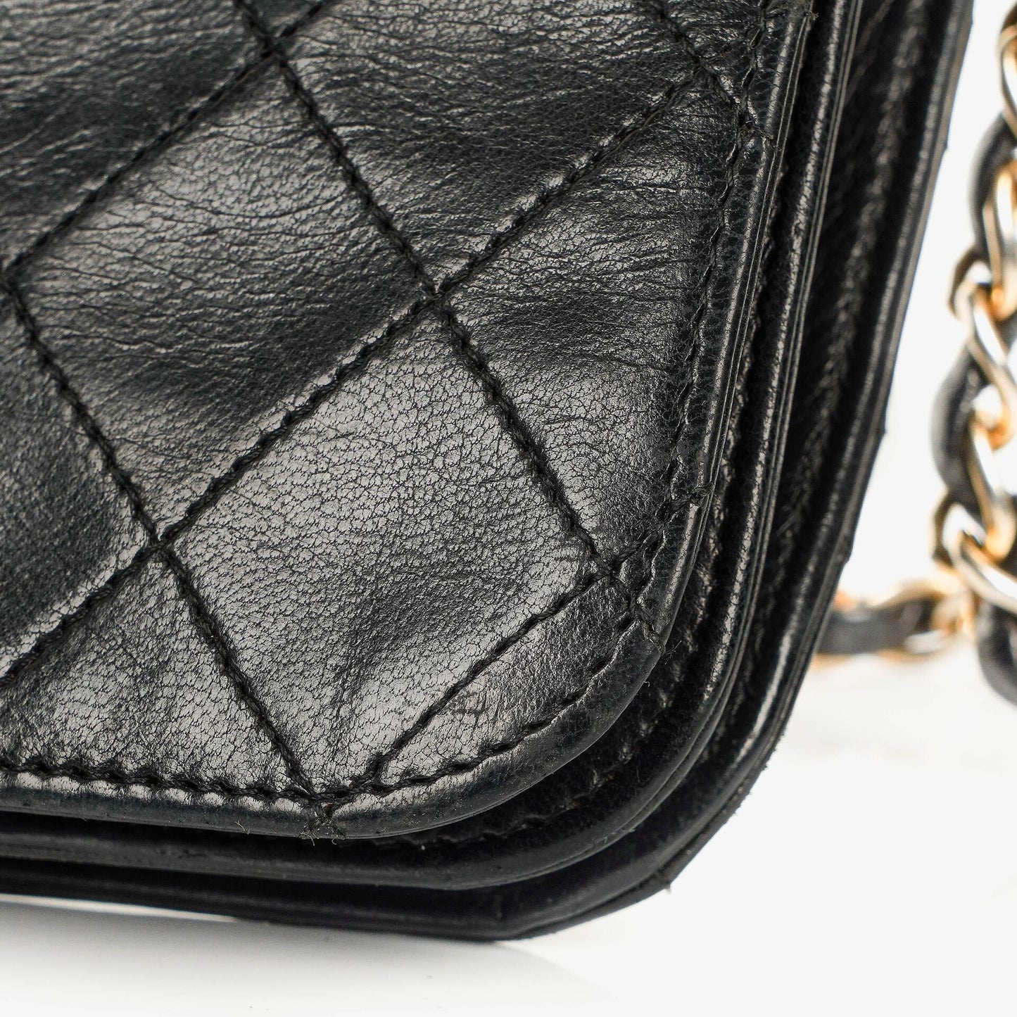 Chanel Classic Vollklappentasche aus schwarzem gestepptem Lammleder mit 24K vergoldeten Beschlägen