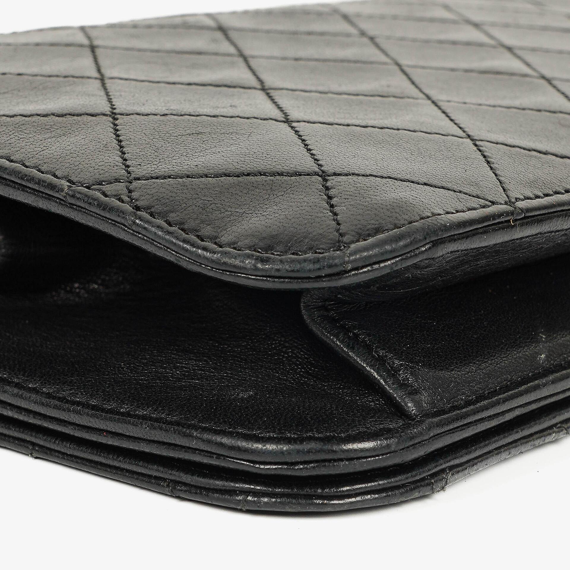 Chanel Classic Vollklappentasche aus schwarzem gestepptem Lammleder mit 24K vergoldeten Beschlägen
