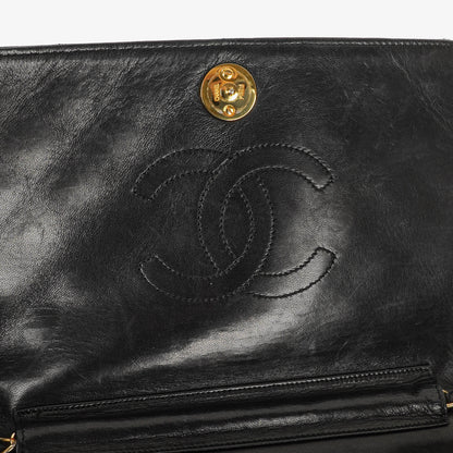 Chanel Classic Vollklappentasche aus schwarzem gestepptem Lammleder mit 24K vergoldeten Beschlägen
