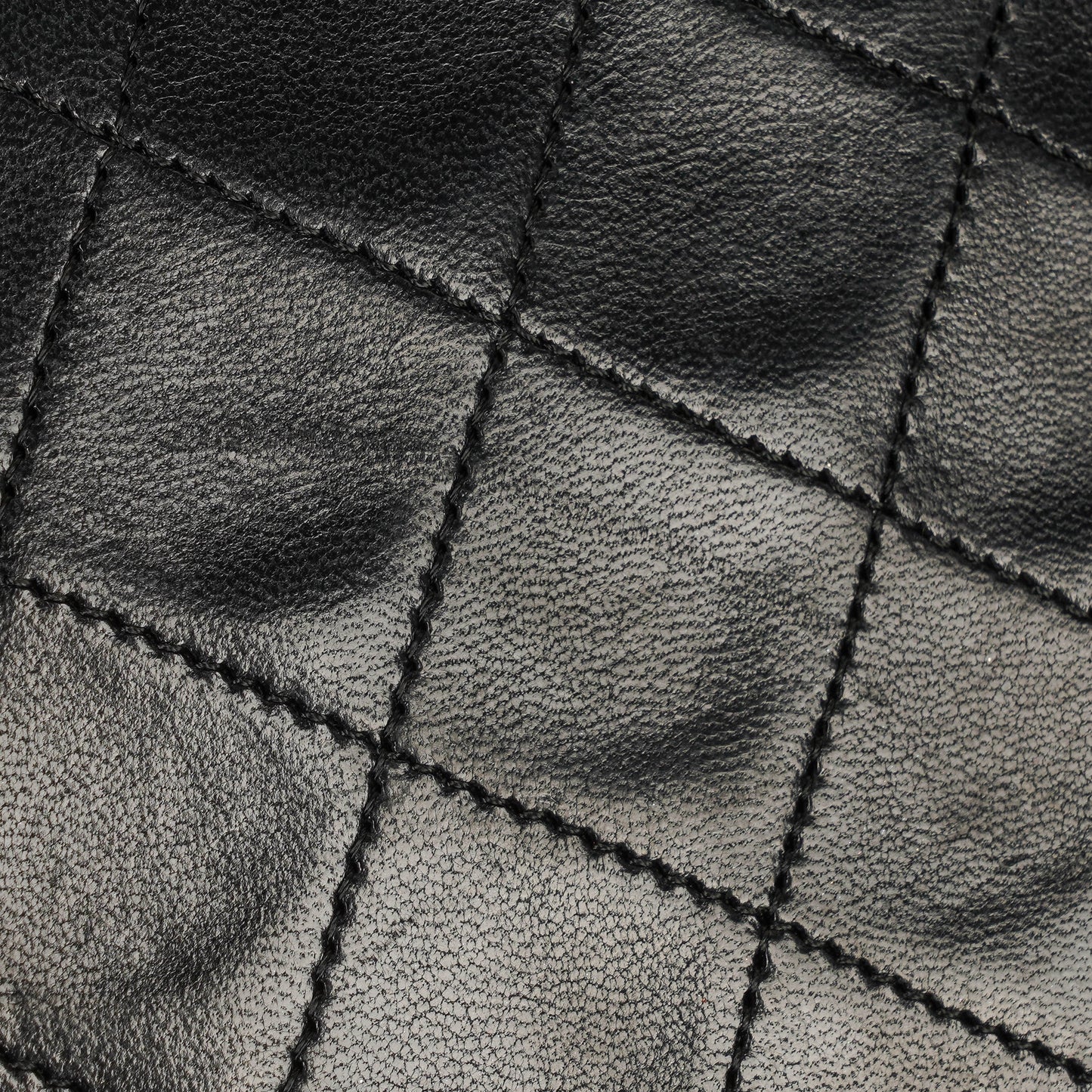Chanel Classic Vollklappentasche aus schwarzem gestepptem Lammleder mit 24K vergoldeten Beschlägen