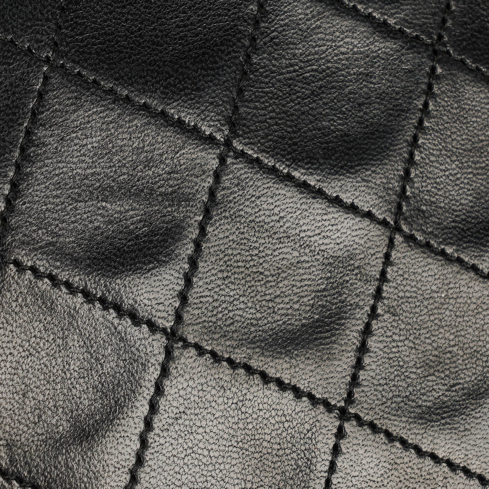 Chanel Classic Vollklappentasche aus schwarzem gestepptem Lammleder mit 24K vergoldeten Beschlägen