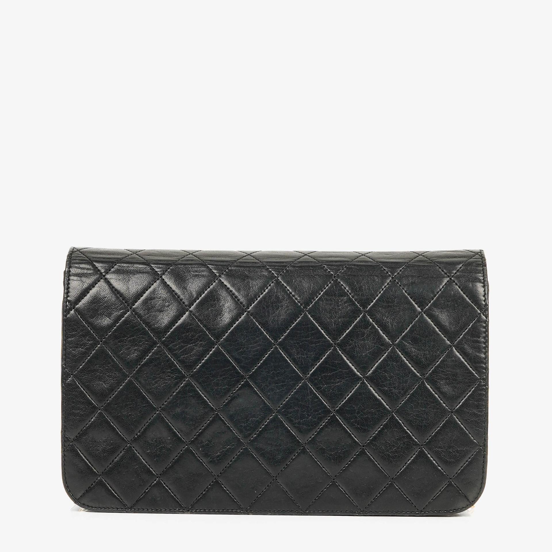 Chanel Classic Vollklappentasche aus schwarzem gestepptem Lammleder mit 24K vergoldeten Beschlägen