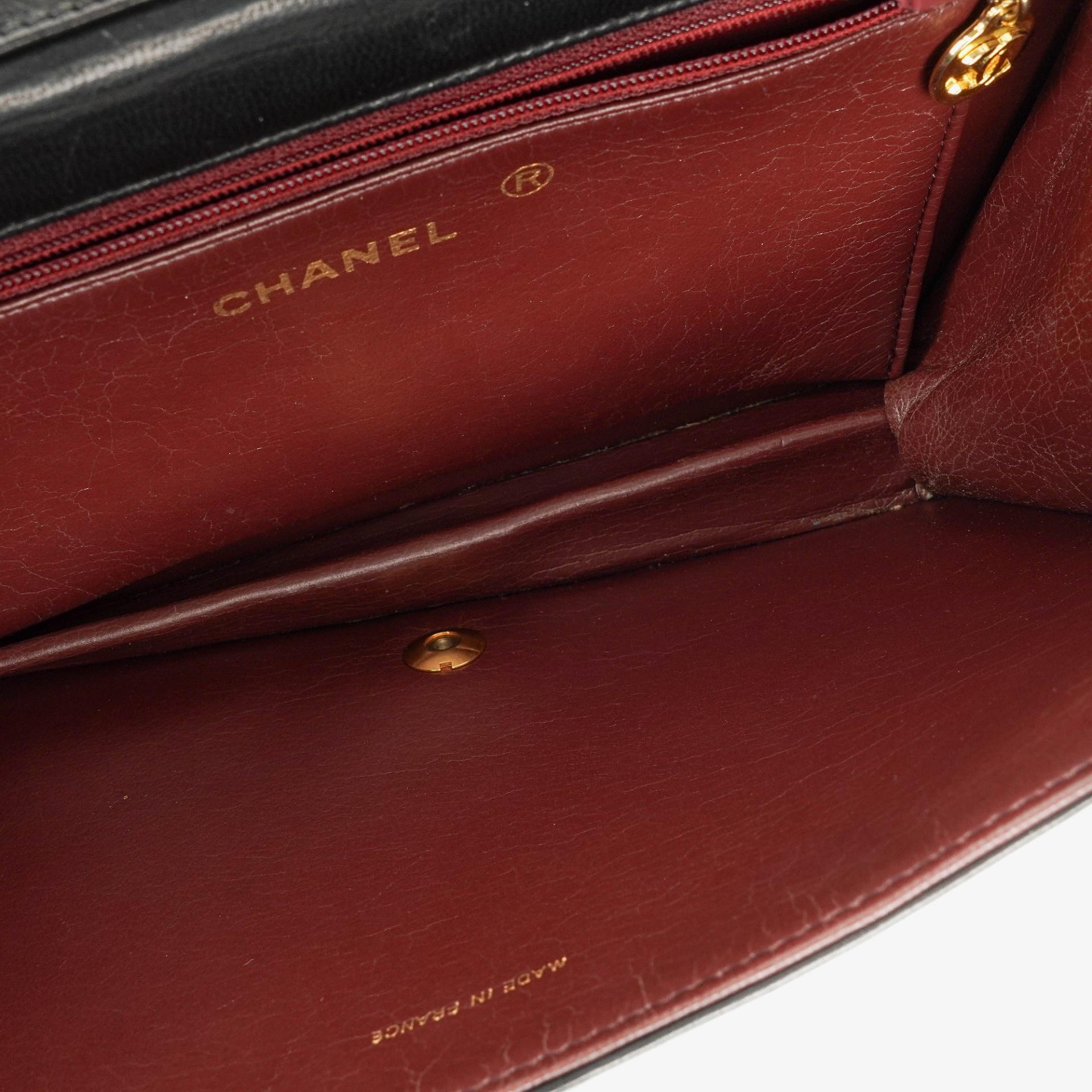 Chanel Classic Vollklappentasche aus schwarzem gestepptem Lammleder mit 24K vergoldeten Beschlägen