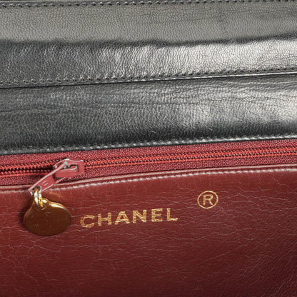 Chanel Classic Vollklappentasche aus schwarzem gestepptem Lammleder mit 24K vergoldeten Beschlägen